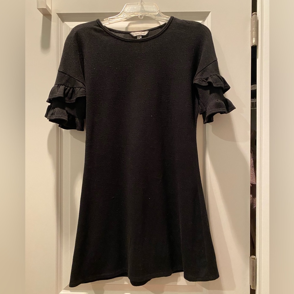 Casual Short Sleeve Black Sweater Shift Dress with Ruffle Sleeves